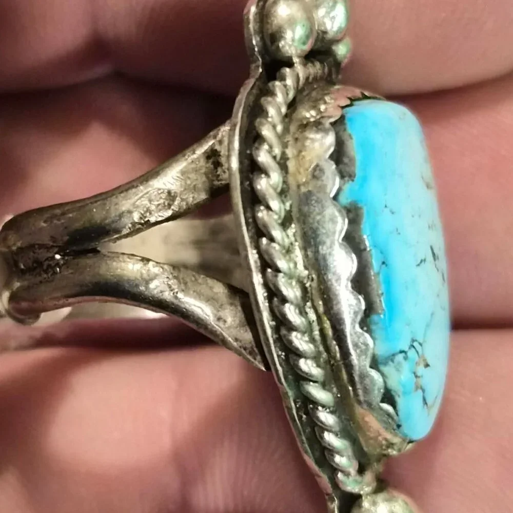 Vintage Native American Navajo sterling silver and turquoise ring